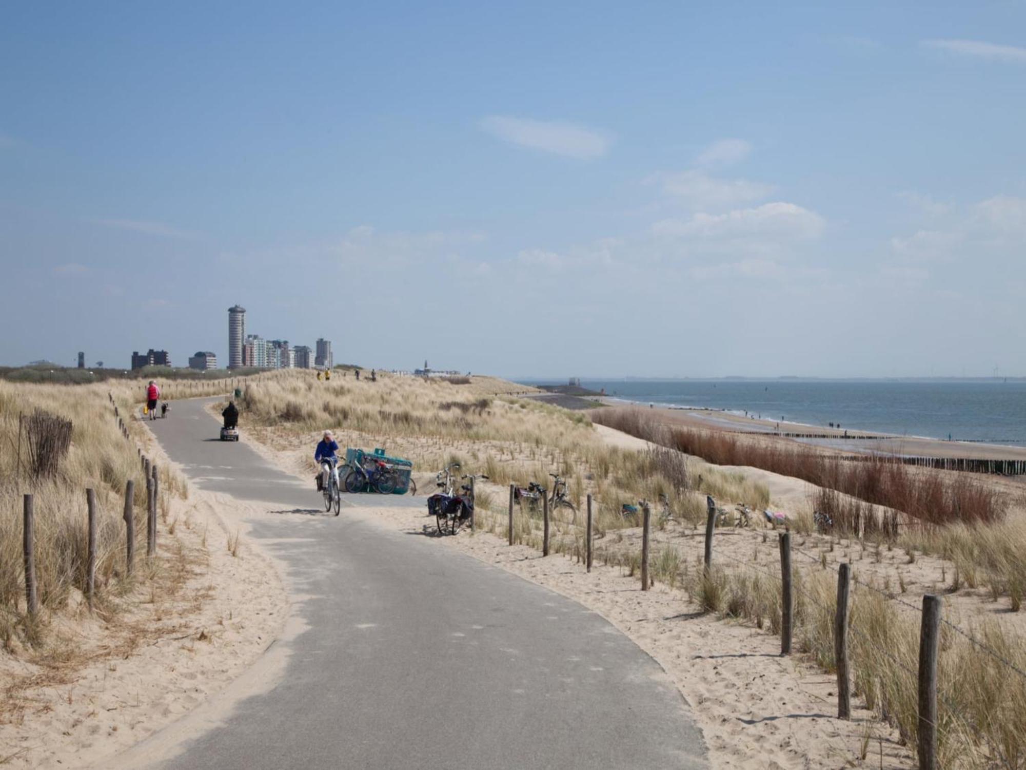 Attractive Apartment Near Vlissingen Beach Екстериор снимка
